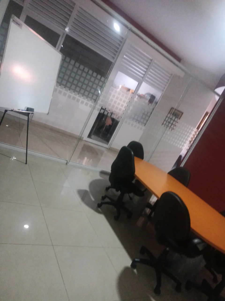¡SE RENTA CORPORATIVO COMPLETO EN PLAZA BONITA! - Local Comercial en México - Foto 7