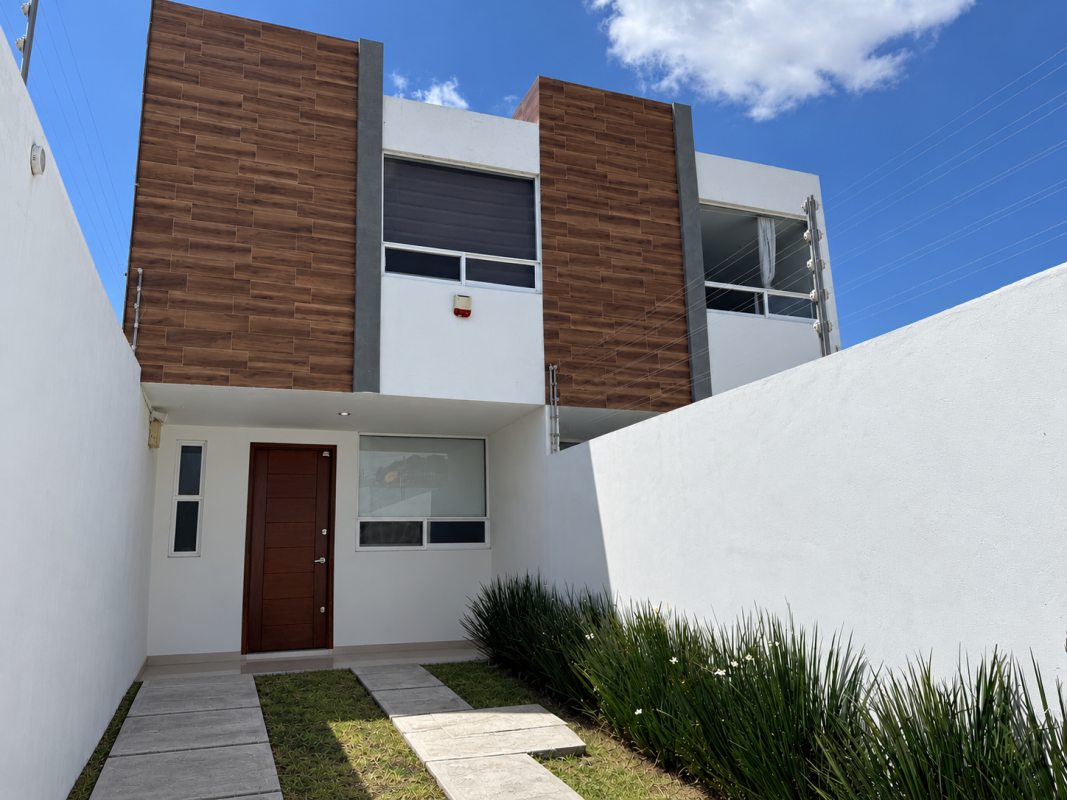 BONITA CASA SOLA EN VENTA AL SUR DE LA CIUDAD DE PUEBLA