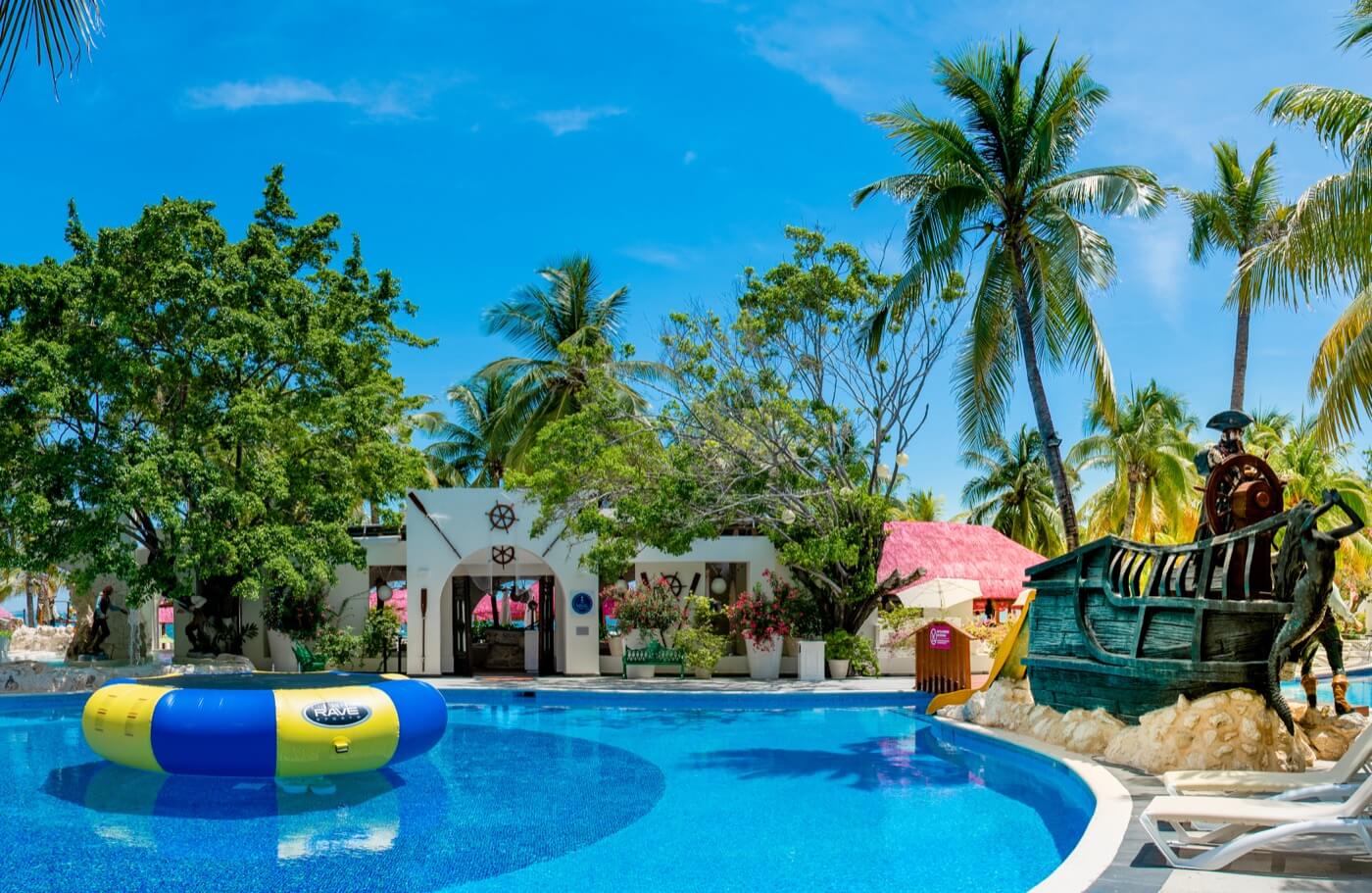 Habitación Estándar con dos camas Dobles y decorado temático de selva infantil para niños y familia 