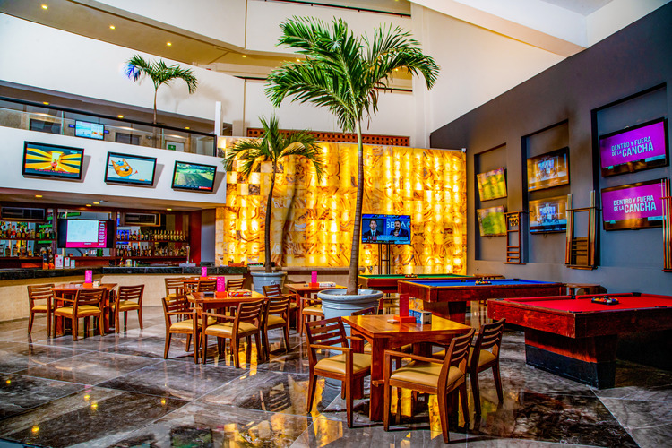 Restaurantes y Bares del Hotel Oasis Palm